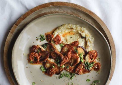 CHAMPIGNONS SHIITAKE, CREME D'AIL AU THYM ET TOMATES CONFITES